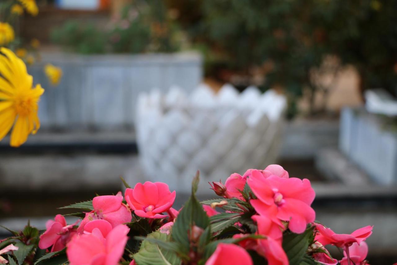 Doof Resort Hotel Lijiang  Bagian luar foto